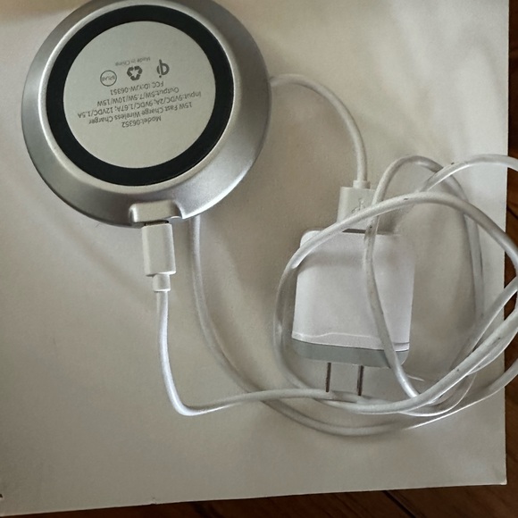 Genuine Apple Charging Pad - Picture 2 of 4